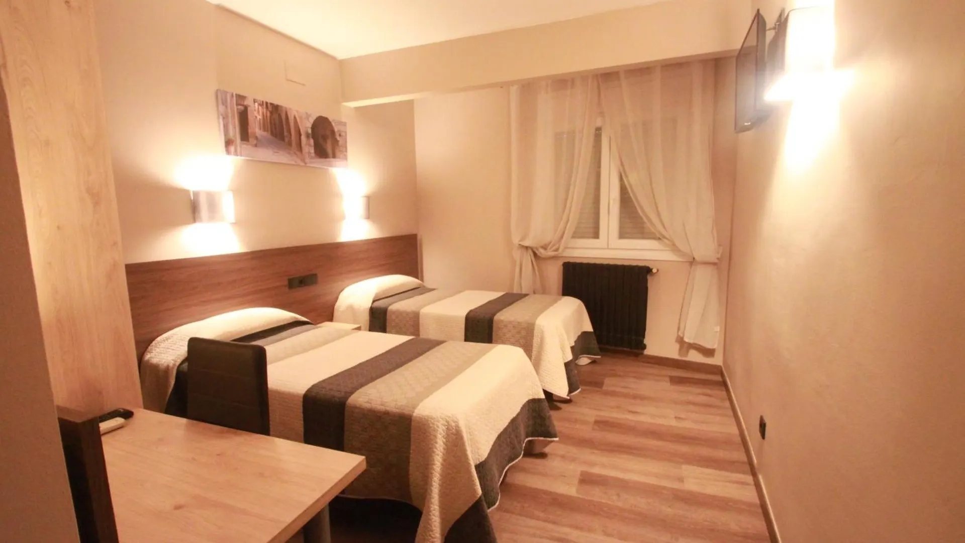 Hotel Hotel, H De L'Anton Batea